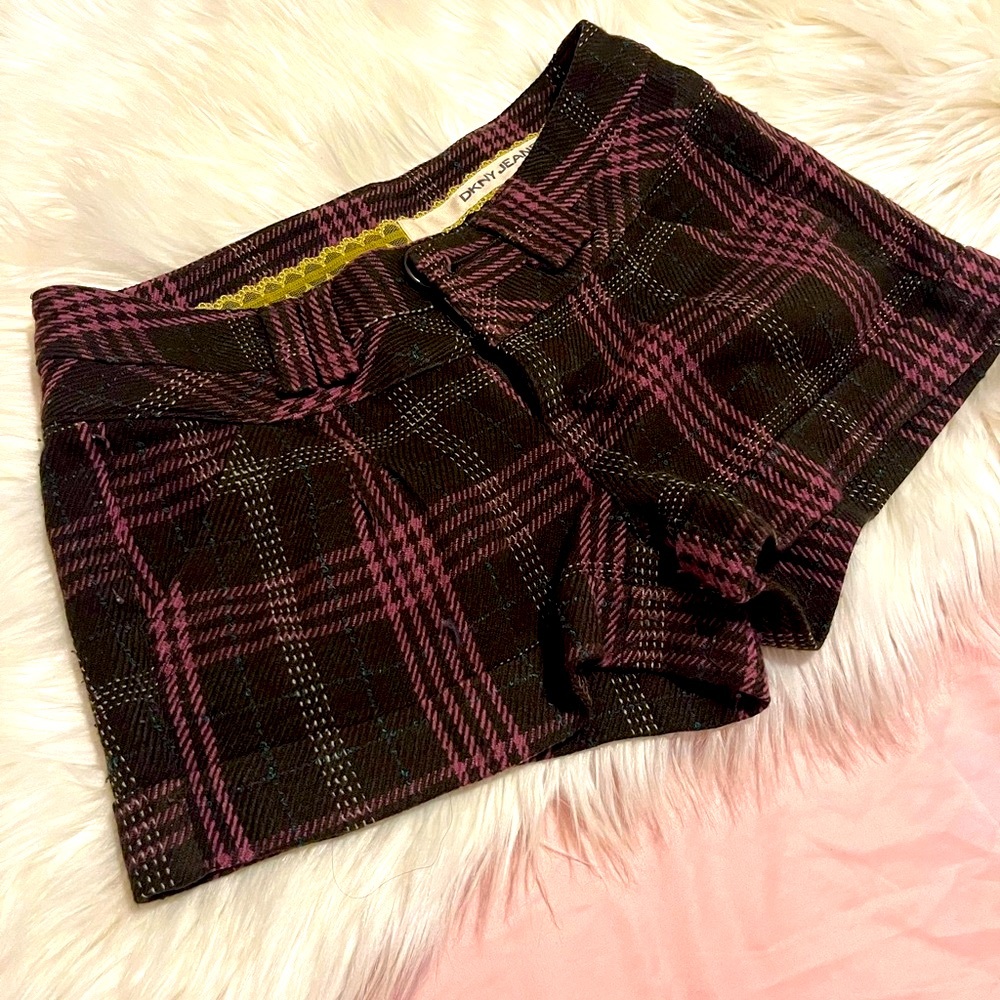 DKNY 100% acrylic Plaid Shorts (perfect for fall layering 🍂 🍁 🍃)